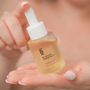 Blossom Essentials Hydration Oil Face & Body New in Sealed Box! 1.9 Fl Oz